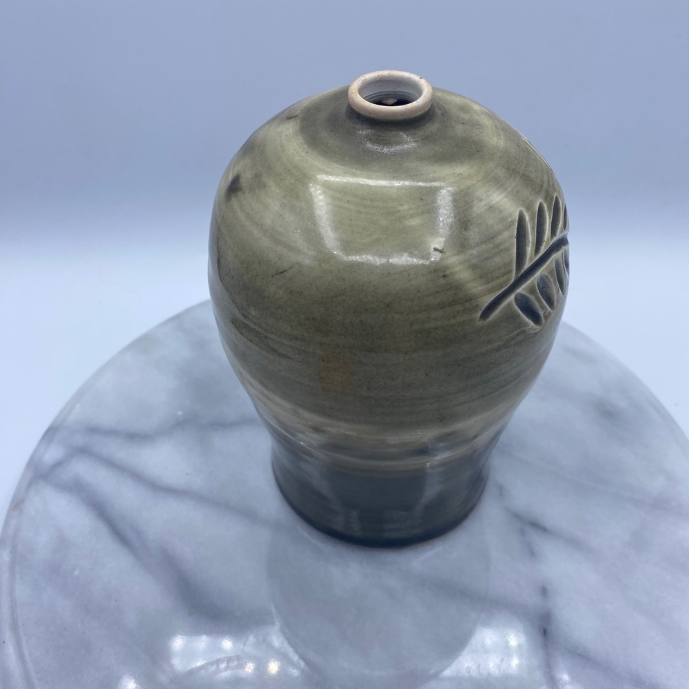 Studio Pottery Lady Fern 7in Bud Vase Green Hand Thrown Artist Signed Nature Art - Picture 4 of 11
